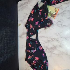 NWT Roxy Floral Ruffle Bikini Top sz Large